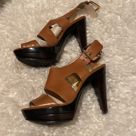 😍 Michael Kors Carla Cognac Brown Leather
Platform Sandal✨ - Picture 13 of 14